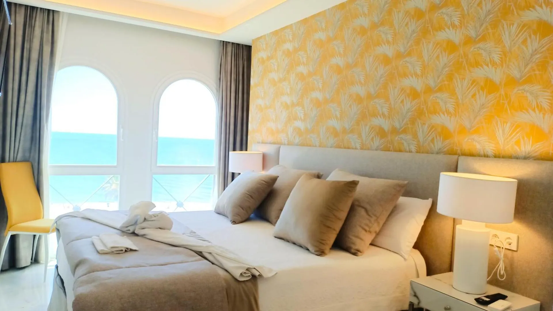 Spectacular Frontbeach Apartment Old Town La Rada Beach Estepona