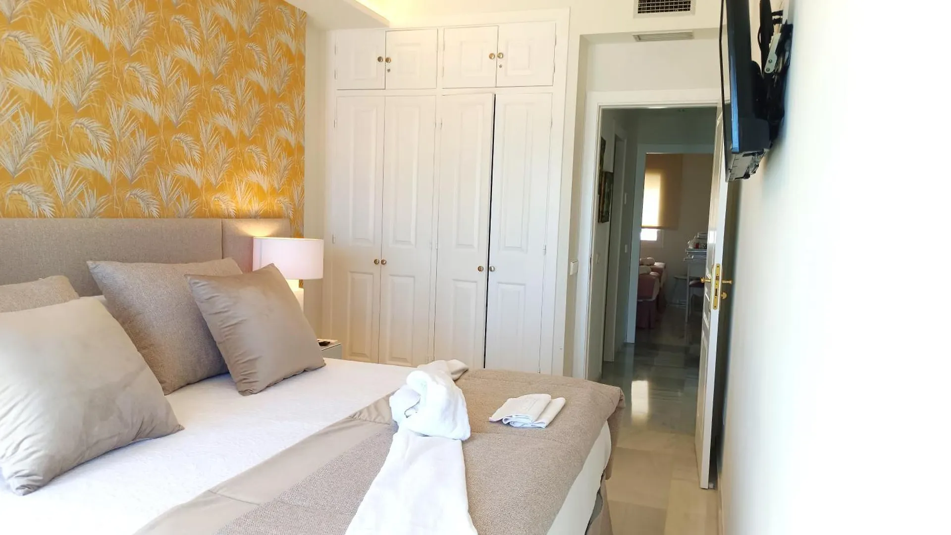 Spectacular Frontbeach Apartment Old Town La Rada Beach Estepona